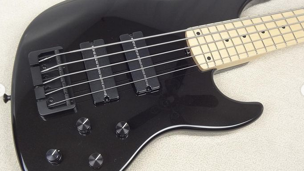 nordstrandaudio's tweet photo. This killer M24-J5 is still available. Check out @valenti_basses bio for specs and pricing. This has Nordstrandaudi's 2 Band preamp #ValentiBasses #SupportSmallBuilders #NordstrandAudio #HipshotHardware ( #📷@valenti_basses)
https://t.co/eysYwGTwQ9 https://t.co/GwjS1QqsNC