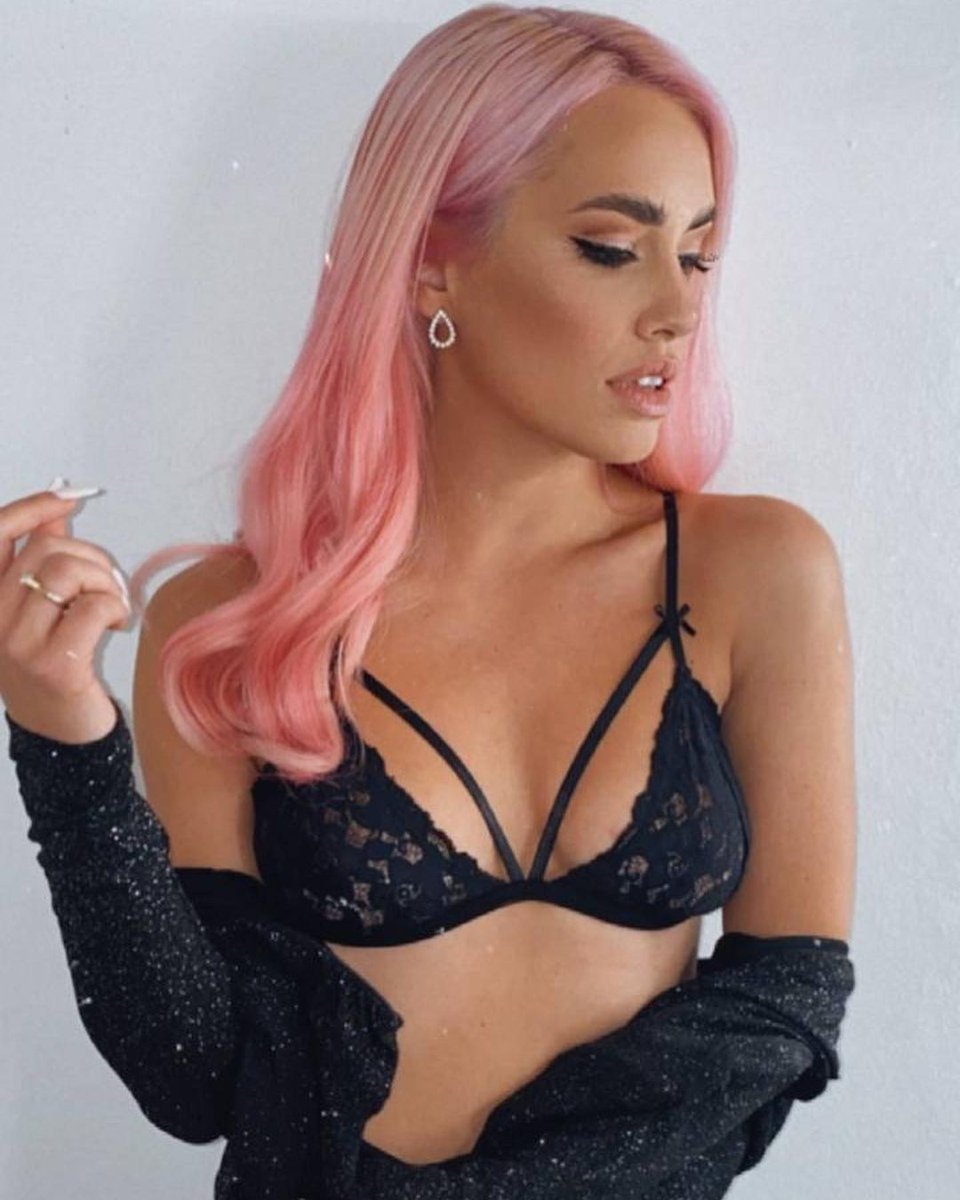 LALlPLACE's tweet image. SHE