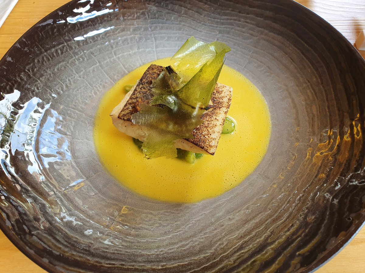 À la Tania (#Savoie), pour goûter la cuisine de Julien Machet au #Farçon (1- ⭐) qui sert une bien belle cuisine estivale sous forme d'un menu-hommage à l'ancien Duché de Savoie, terroir riche en produits d'exception...