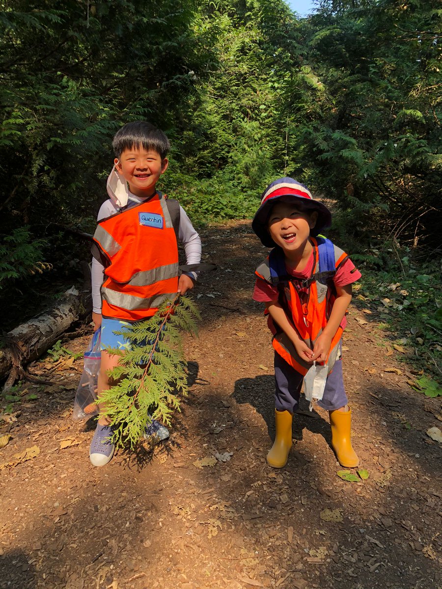 In outdoor settings, children are more motivated to work together in groups, which can improve their social skills. They learn to manage conflicts, communicate, and cooperate with their peers.
#iGen #teamwork #outdoor #outdoorlearning #outdooreducation #steam #nature #summercamp