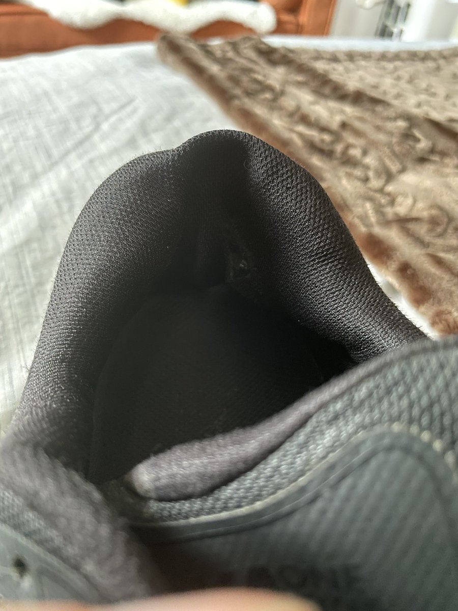 HarryEffie's tweet photo. @HOKAONEONE - why are both my heels being destroyed? Your customer service representative stated it was a manufacturer defect due to wrong materials being used. So, I have to buy a new pair to get working heels? These shoes are new! https://t.co/iRbDAawDGp