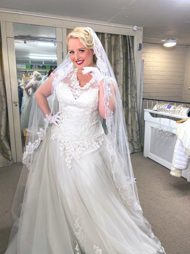 LauraMullett's tweet photo. I’m so honoured to have modelled for a new campaign for @OxfamIreland 👰🏼‍♀️As a bride-to-be this was my 1st experience trying on wedding dresses &amp; I’m so happy it was in the bridal suite in Oxfam 😍 It’s located on George’s St, Dublin. There is so many sizes &amp; styles to choose from! https://t.co/NCiBieTaak