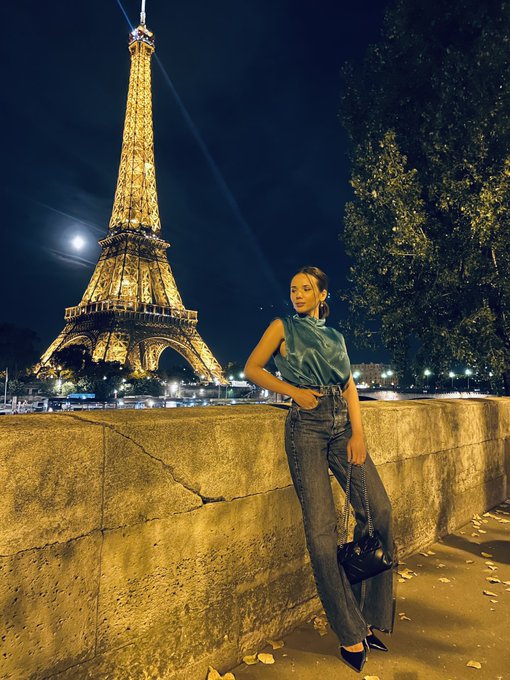 Almost one year living in Paris and this is my first photo with Eiffel Tower 🤪😂 https://t.co/MVFQoGL<a href="/tag/babygirl"class="tags"><span>#babygirl</span></a><a href="/tag/skydaving"class="tags"><span>#skydaving</span></a>