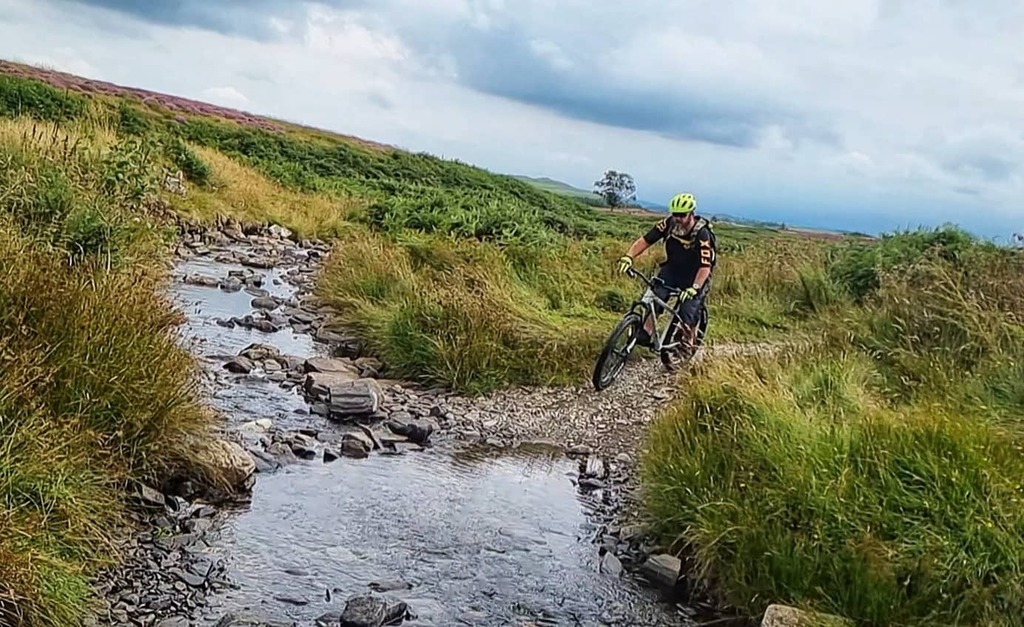 GizmoOutdoors's tweet photo. Out in the #Kentmere Hills this afternoon on the latest addition to my #MTB armoury. 😉
..
#mtbuk #mtblakedistrict #mtblakes #mtbtrails #mtblife https://t.co/YYQZKOyexS https://t.co/fYf8r0ohXy