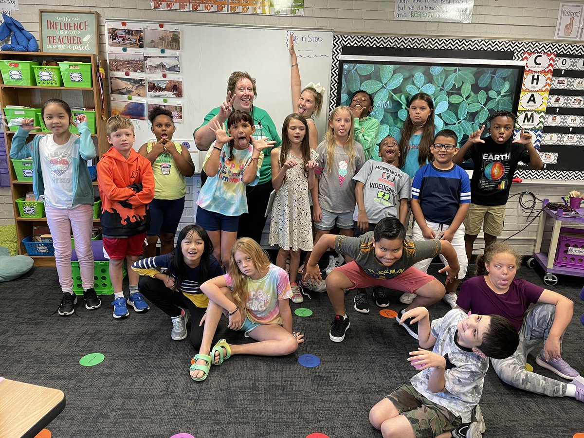 clarksfourthgrd's tweet photo. Mrs. Rothe stopped by to read to us today! #wineteerstrong #derbypride @wineteerusd260 https://t.co/U2FVMaZ4QM