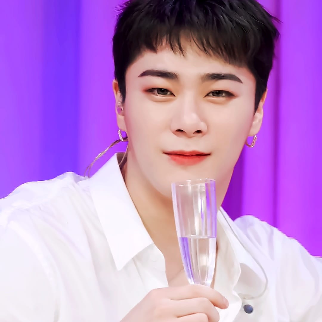RuroniT's tweet photo. @kpopradiopy Si se puede escuchar al leer !
                  MY ZONE 
절대 지지 않게
내 맘과 talk talk talk

이 순간 walk walk walk
깊어지는 my zone my zone

수없이 knock knock knock
끝까지 walk walk walk
#KpopRadioPy 
#SWITCH_ONenKpopRadioPy https://t.co/kBpdYW6VVH