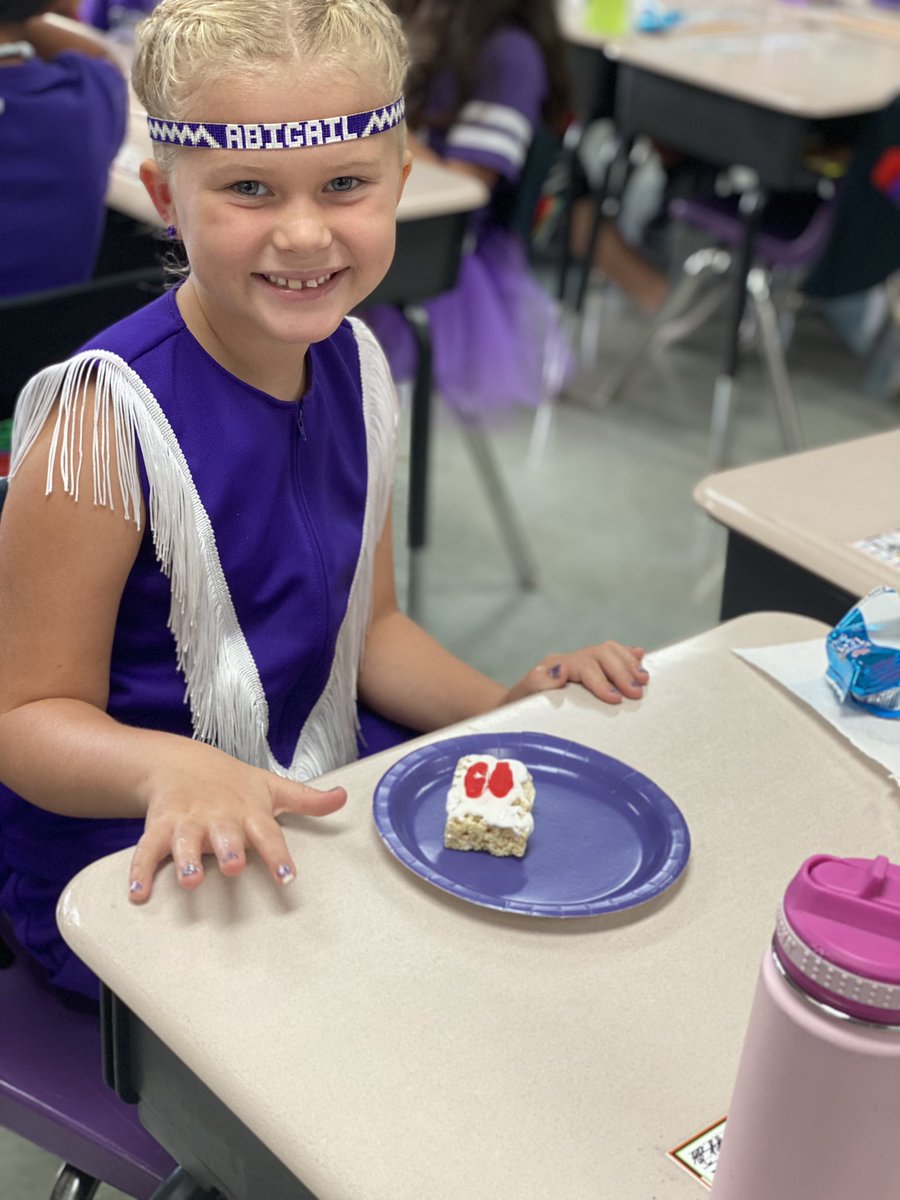 MrsElamPNG's tweet photo. My favorite day in 2nd grade! We made friendship sushi 🍣, finished reading the Energy Bus🚍, & got an awesome lesson on perseverance 💪! #RWlearns #PNGproud https://t.co/9zG7P4mzLC