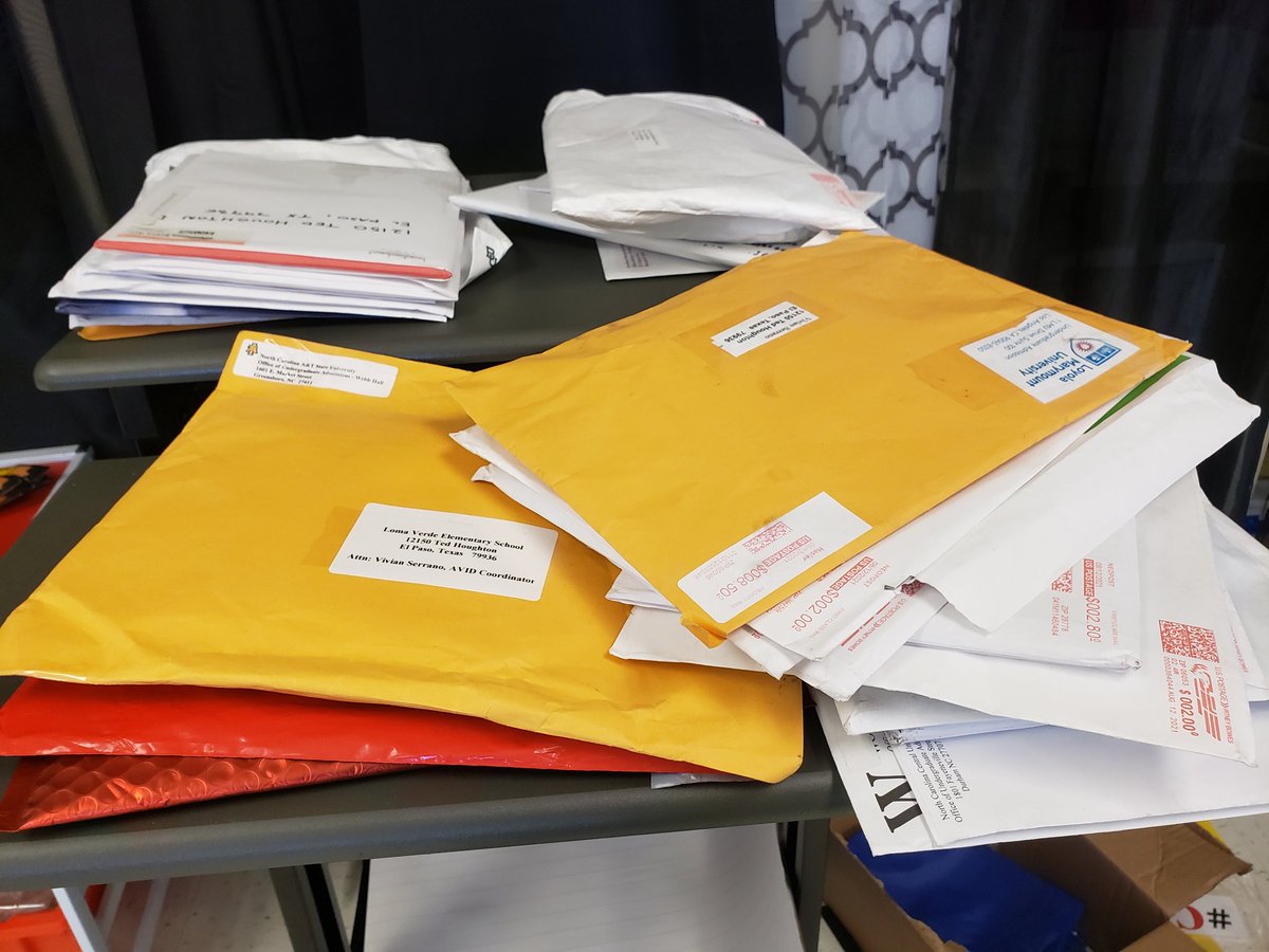 vserra05_LVES's tweet image. Great response from so many universities willing to provide info for our campus! A great way to introduce our elementary scholars to university opportunities. #TeamSISD #AVIDElementary