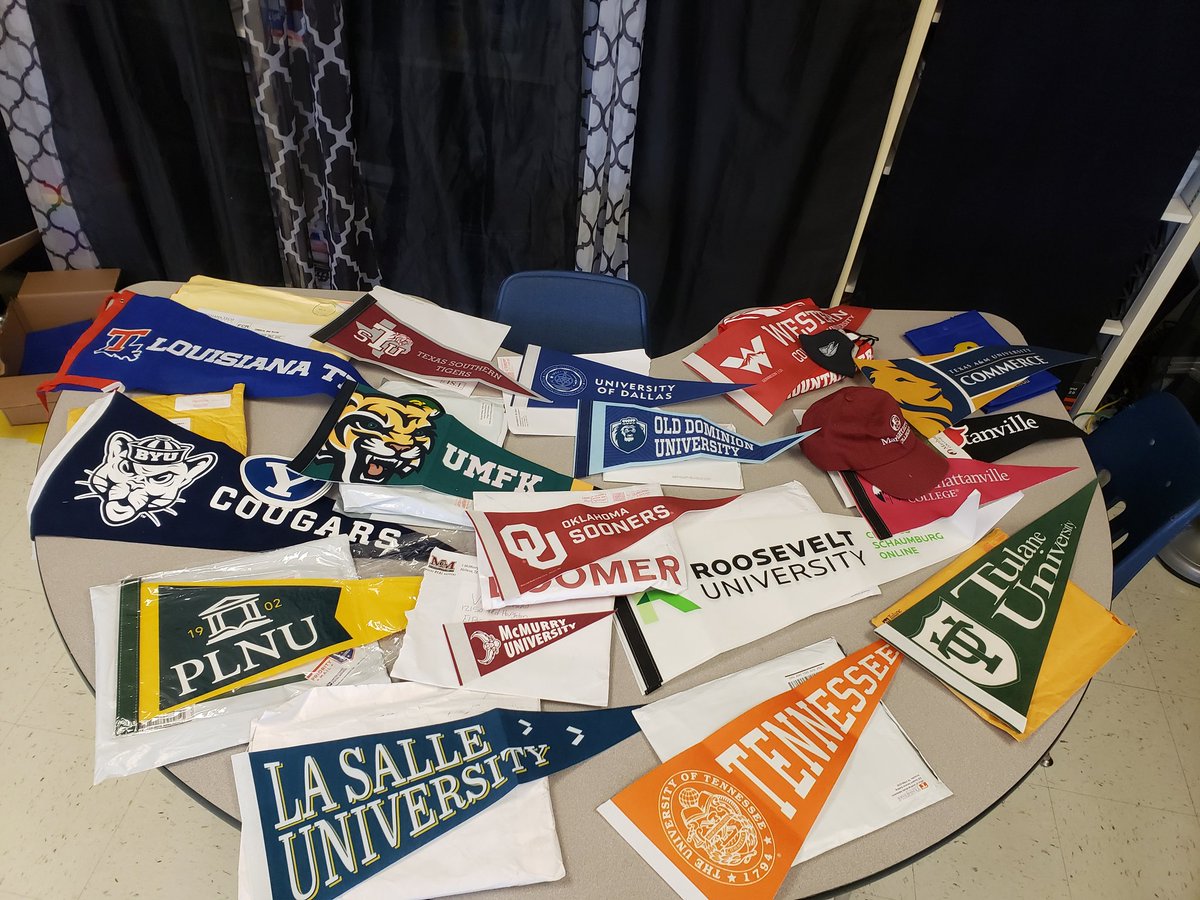 vserra05_LVES's tweet image. Great response from so many universities willing to provide info for our campus! A great way to introduce our elementary scholars to university opportunities. #TeamSISD #AVIDElementary