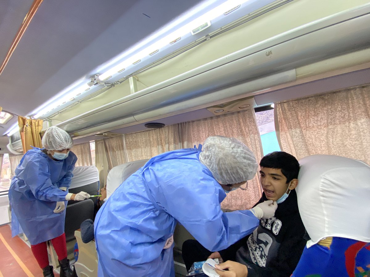 2511Marie's tweet photo. La #BrigadaSanitaria hoy en barrio #Patricios(E). Entregamos kits sanitizantes y atendimos en el #Motorhome de #OSPEVIC consultas odontologicas, oftalmologicas,clínica médica, testeo #Covid19
@GustavoPedrOk https://t.co/mi0q5qRA7I