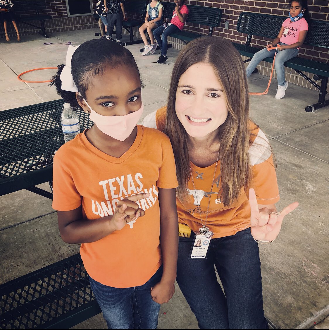 Future Friday! I taught this sweet friend of mine how to throw her horns up 🤘🏻 #HookEm #LeapLoveLearn <a href="/HumbleISD_RPE/">River Pines Elementary</a> <a href="/RPE_Counselor/">RPE Caring Counselor Mrs. Zamora (Lozano)</a>