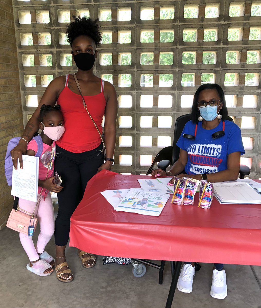 EmilyMe10531515's tweet photo. From parents and students, to Community Partners…Ross STEM Magnet Meet the Teacher was a success !!! #NoLimits #NoBoundaries #NoExcuses #StillEnrolling @tuwest @BetsyRossElem @TeamHISD @Tareese8 @HISDFACE @ray4d_thebetsy @RossWraparound https://t.co/rQnEwTqqS7