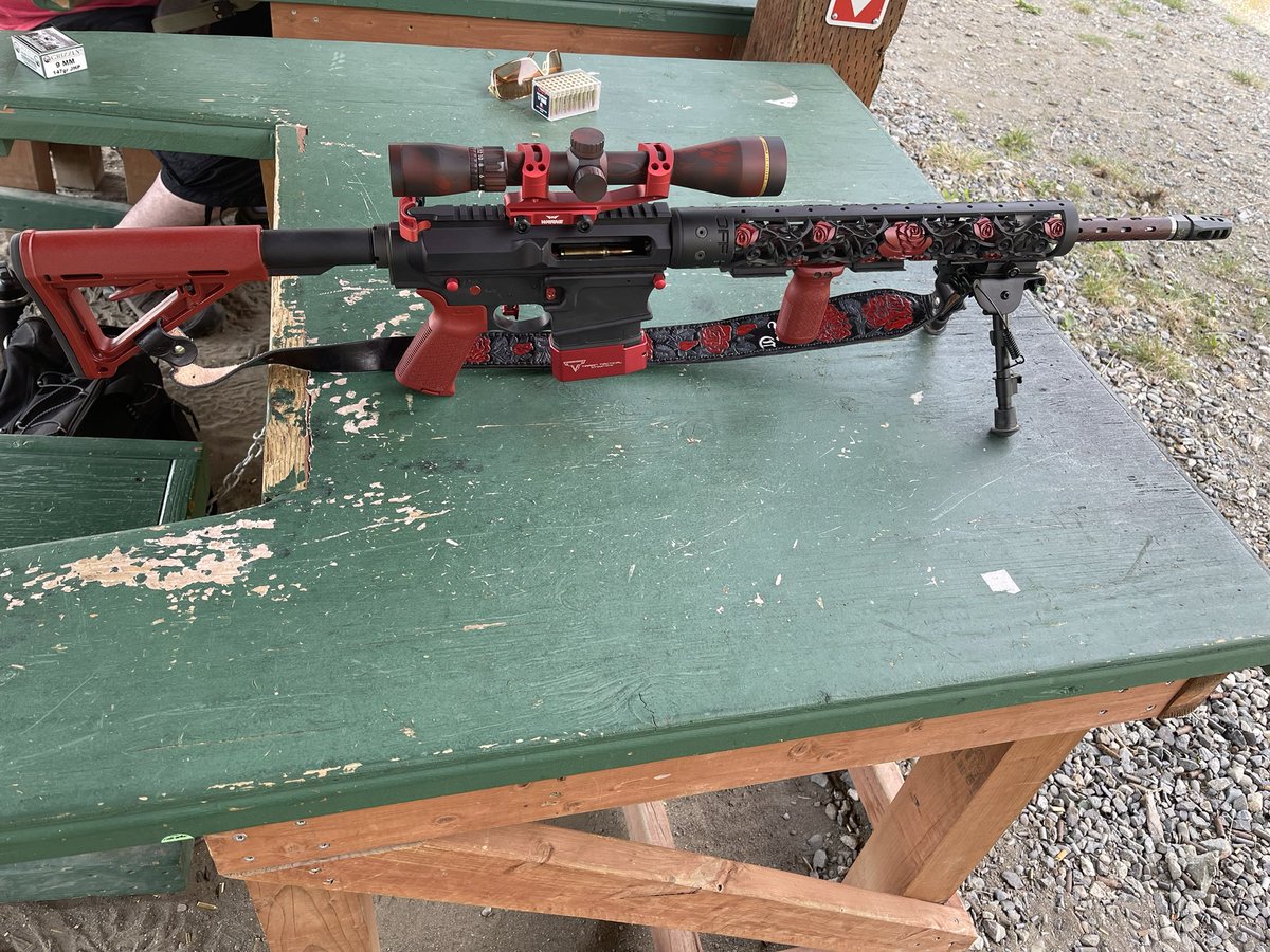 cmchaney's tweet photo. @Offhandgear I fell in love with your rose handguard and designed this 6.5 Creedmoor around it and I’m so happy with how it turned out! #PrettyGuns #GirlsWithGuns https://t.co/2TZYkildZu