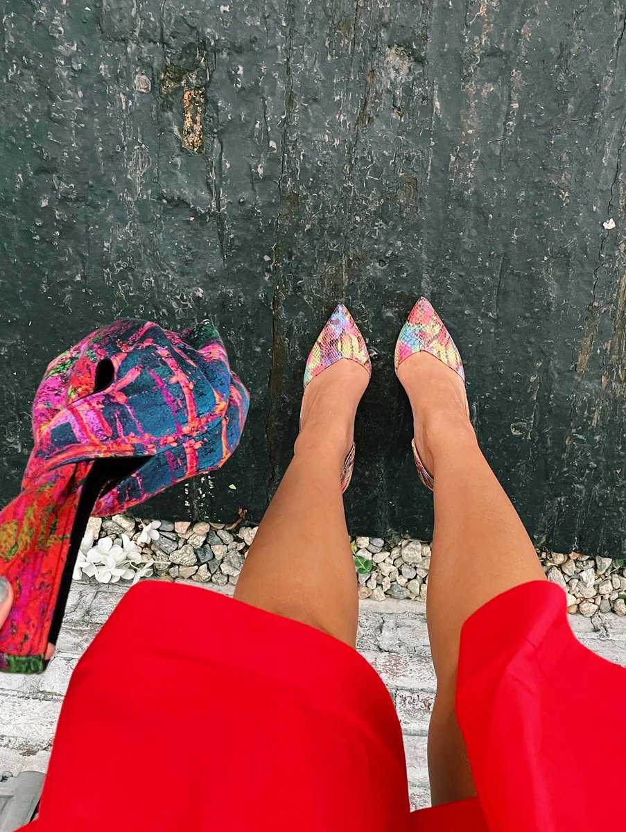 NezzyWest's tweet image. Red turns heads