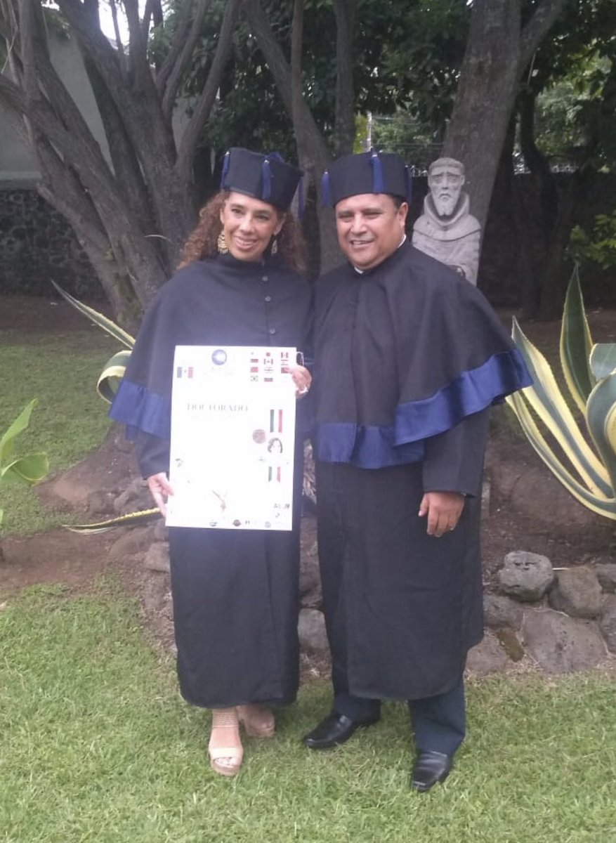 MACADEMYMOR's tweet photo. Muy agradecida con la vida y con todas aquellas personas que han aportado para mi desarrollo. Reconocimiento Doctorado Honoris Causa -trayectoria profesional. Motivada y con bríos renovados seguir conquistando metas! 
#motivacionpersonal #alcanzandometas
#mujerempoderada https://t.co/dThB0ykqdY
