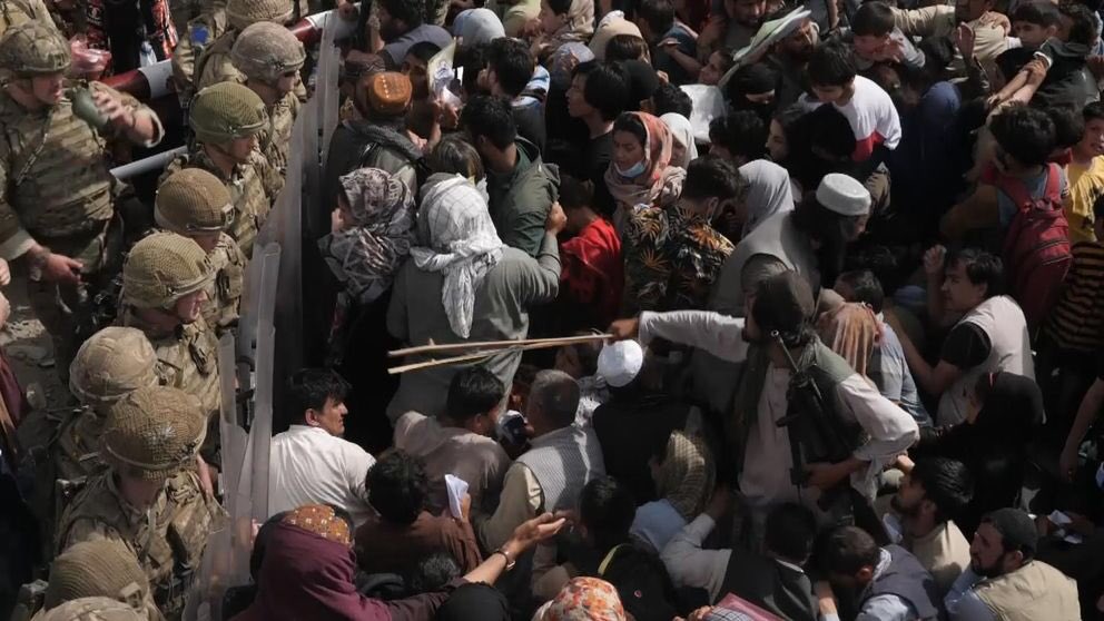 Afghanistan: Clock is ticking for thousands queuing to escape as Taliban beat Afghans with canes
news.sky.com/story/afghanis…