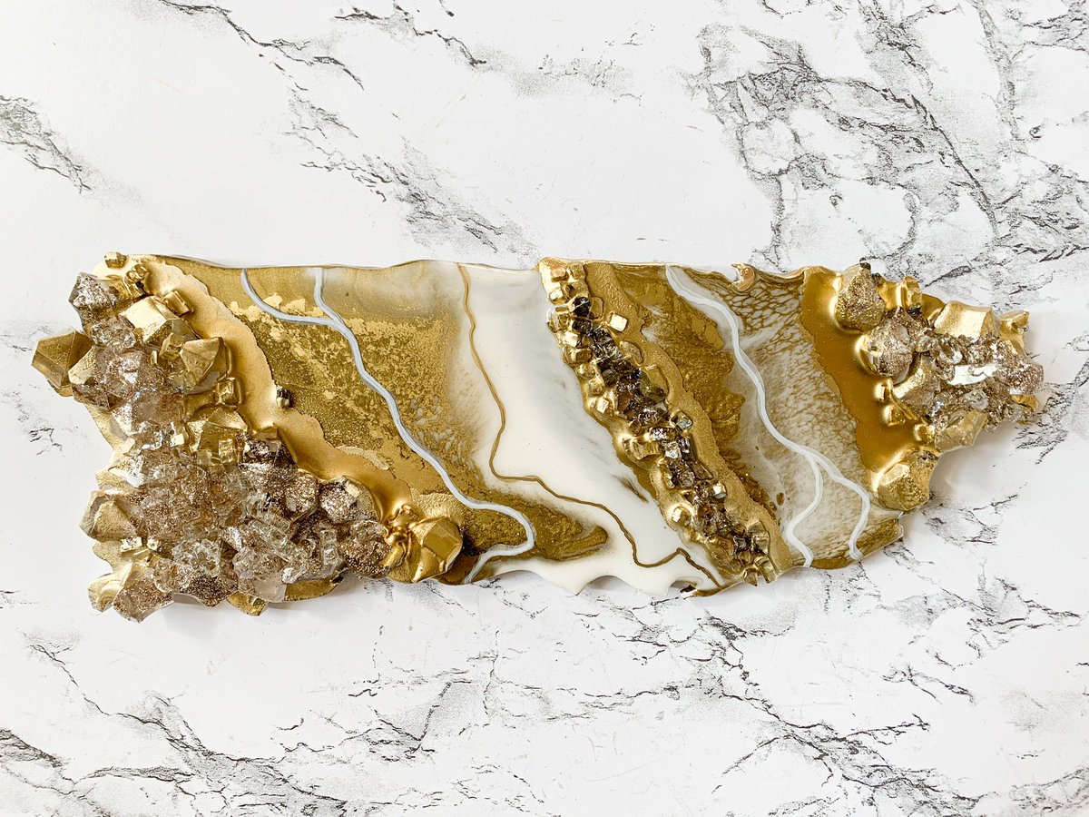MerakiFusionArt's tweet photo. Catching up on posting! Loved how this beautiful gold and white Puerto Rico turned out for a custom order!!

#geoderesinart #geodeart #resin #shopsmall https://t.co/Zxy2raOcNV