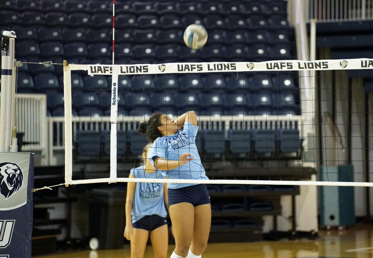 melonygrier's tweet photo. Help me wish my baby girl a good season and a good junior year! We love you Courtney !!❤️🦁💪🏼@courtnney10 @VestalG https://t.co/nuQagvYXWb