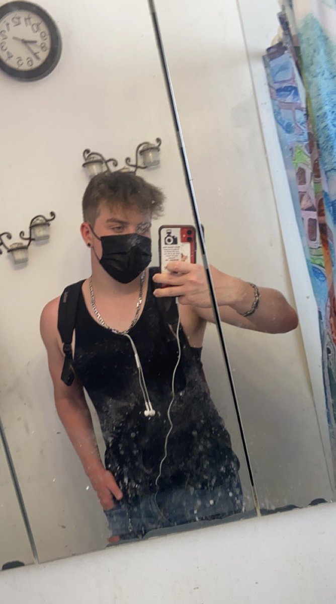 sky5niper's tweet image. Kissing burns 6.4 calories per minute.
Soooo wanna make out?