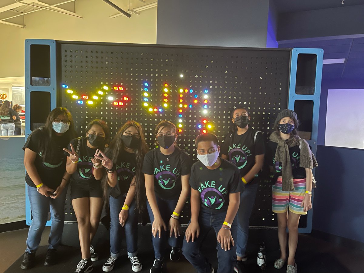 EstrellaCSD's tweet photo. Our #WakeUpClub scholars attended an academic field trip to @OdySeaAquarium today. #oneteamunafamilia https://t.co/W86d53e620