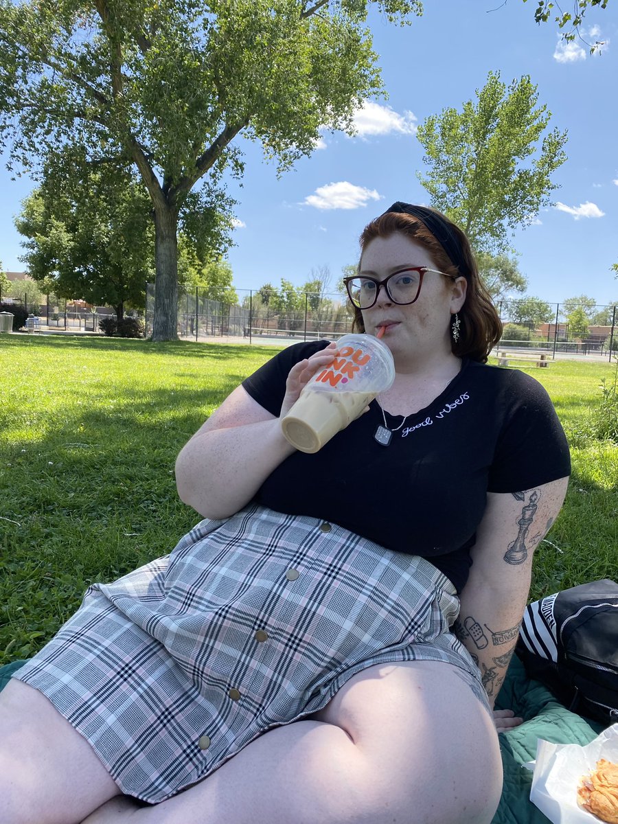 BelthaneB's tweet photo. Itβs picnic season #BBWOOTD #bbwfashion #thickthighs #curvesinfashion #bbwbeauty https://t.co/hEQQmhWzuM