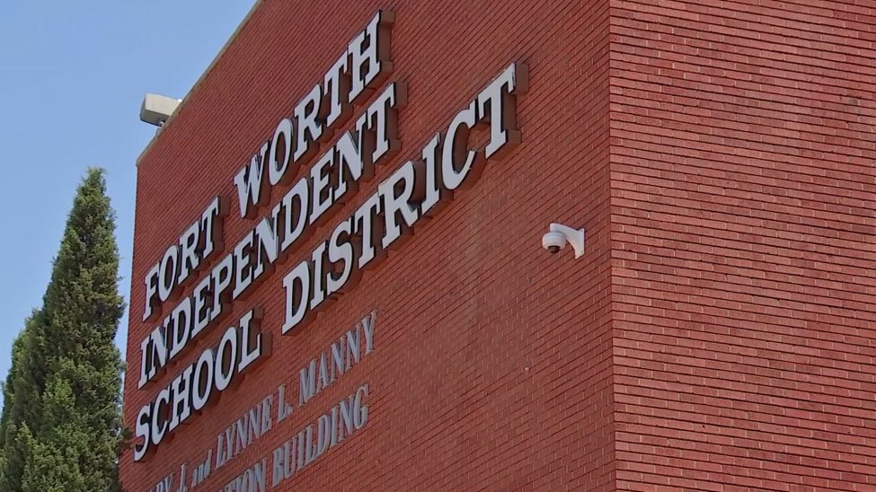 NBCDFW's tweet photo. More Than 1K Fort Worth ISD Students, Staff in Quarantine After Exposure to or Testing Positive For COVID-19 | https://t.co/TgUaVH0vT0 https://t.co/Ws4B1Nbk7z