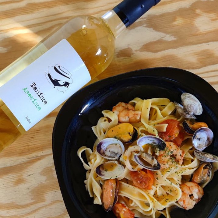 Por mucho nos cueste aceptarlo, el verano no es eterno.
🥂 😎☀️🍉⛱🩳🩲👙🩱
Así que aprovecha cada día, antes que sea solo un recuerdo.
•
•
•
📸 @distritogastrotv