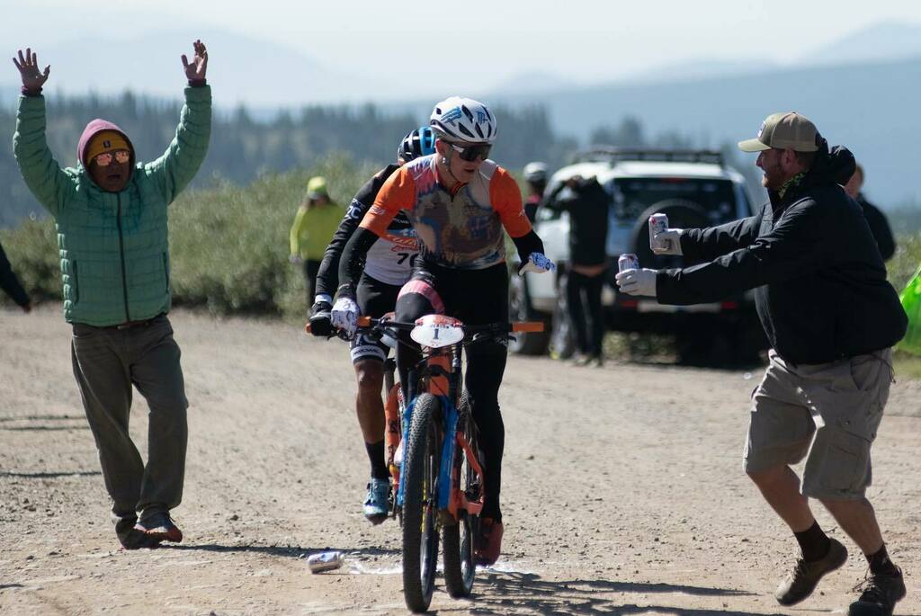 Keegels99's tweet photo. Cheers 🍻 to finishing off the “LeadEpic” 😉
Sorry I fumbled the first PBR @billygoatbuilt.... Maybe I should start using left hand feeds now 😂

Happy to take the GC win after 6 brutal days of racing in the Colorado high country! 

#santacruzbikes #sra… https://t.co/c0NGJRlURV https://t.co/yfzwcHegDi