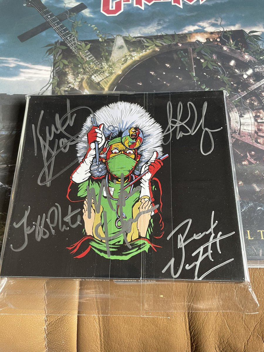 clanceman65's tweet photo. UNREAL! No note. It’s a surprise. No note needed. A 🎁 from my CT brother. A #MetalChurch @ratpakrecords SUPER FAN pack! #FromTheVault vinyl 👀 Signed #ClassicLive 💿 
 @KruegerFAngel - your kindness is unrelenting &amp; always spontaneous.❤️ ya bro 😭 #RIPMikeHowe https://t.co/0xdIdnrCoy