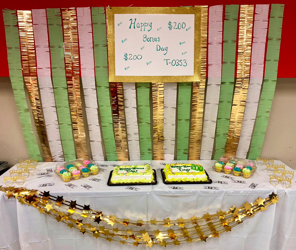 LizzyC1313's tweet photo. It was such a fun day celebrating our #T0353 team today! #HappyBonusDay 🤑#WorkSomewhereYouLove ❤️ #Target #CareGrowWinTogether @AmandaT0353 @TGT_Tumminello @AlainaAzar @Bridget_Hughes9 @LindsayTarget @ShaniceLJackson https://t.co/DgF0lrdrG0