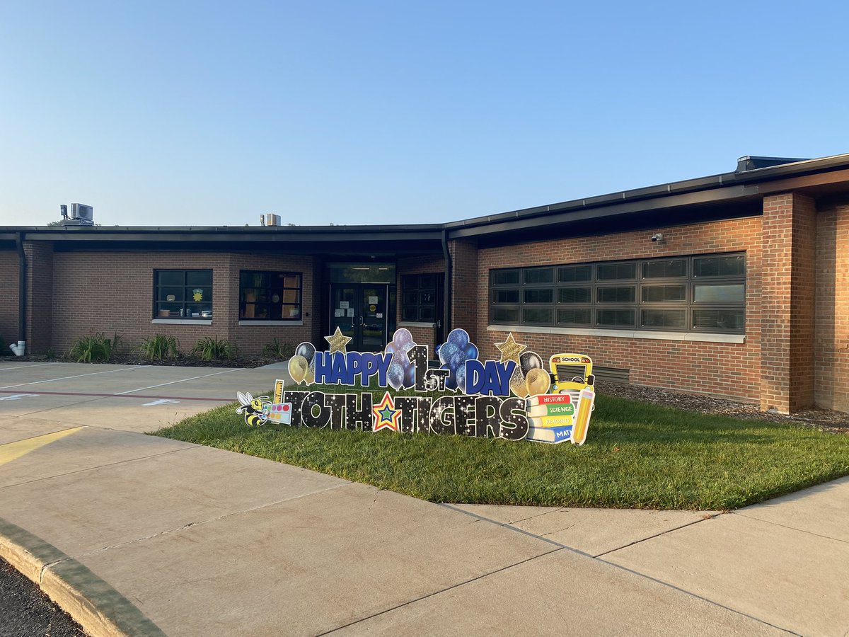 TothTigers's tweet photo. A HUGE shoutout to Partydreams Toledo for welcoming our staff and students back with such AWESOMENESS!! 
Thank you Tigers for a GREAT first day!! https://t.co/VBp8cprCJn