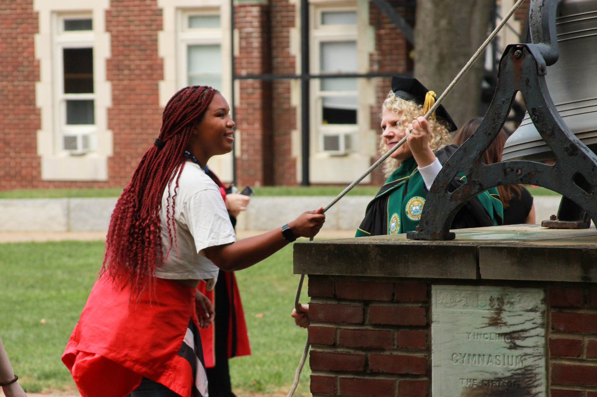McDanielCollege's tweet photo. In a time-honored tradition, first-year students “ring in” the academic year at Old Main bell 🔔 
President Jasken was able to ring in her presidency as well!
For #McDaniel25, this followed their official welcome to the McDaniel community during Introduction Convocation. https://t.co/DU7X43lid2
