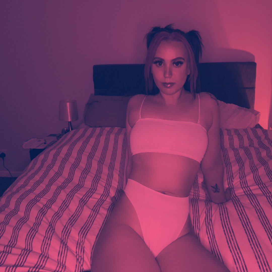 1 pic. MY ADMIRE ME IS NOW ONLY £3!! GET IT WHILE YOU CAN😈 Always upload daily explicit content🤪(link below!!!) https://t.co/WFkElHmwP7