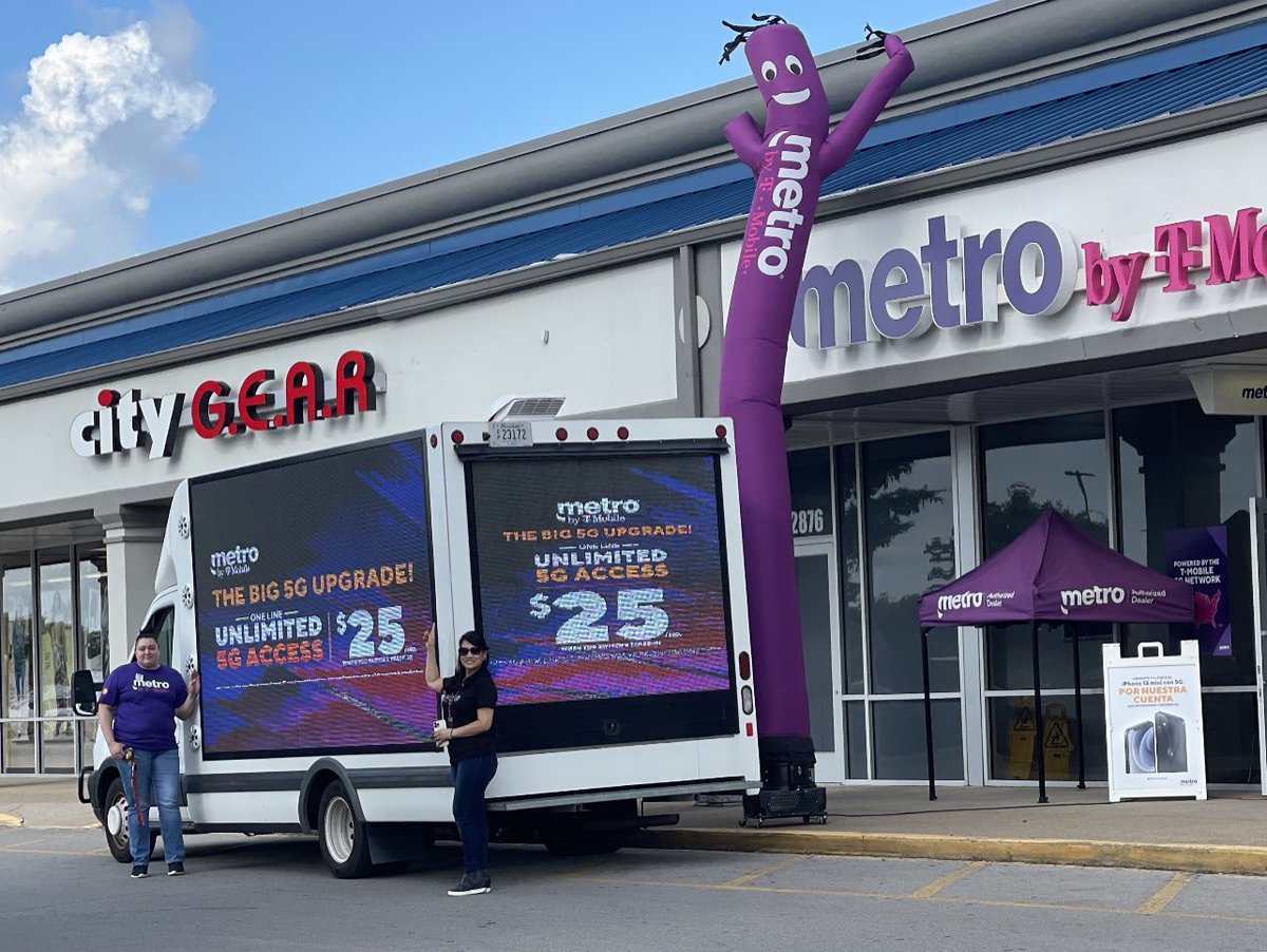 A_Suarez2015's tweet photo. Our store at 2874 Rutherford Blvd. Murfreesboro, Tn.  Have Great back to school event!! Great opportunity to help our community and make happy customers!! https://t.co/UMQEqHx31m