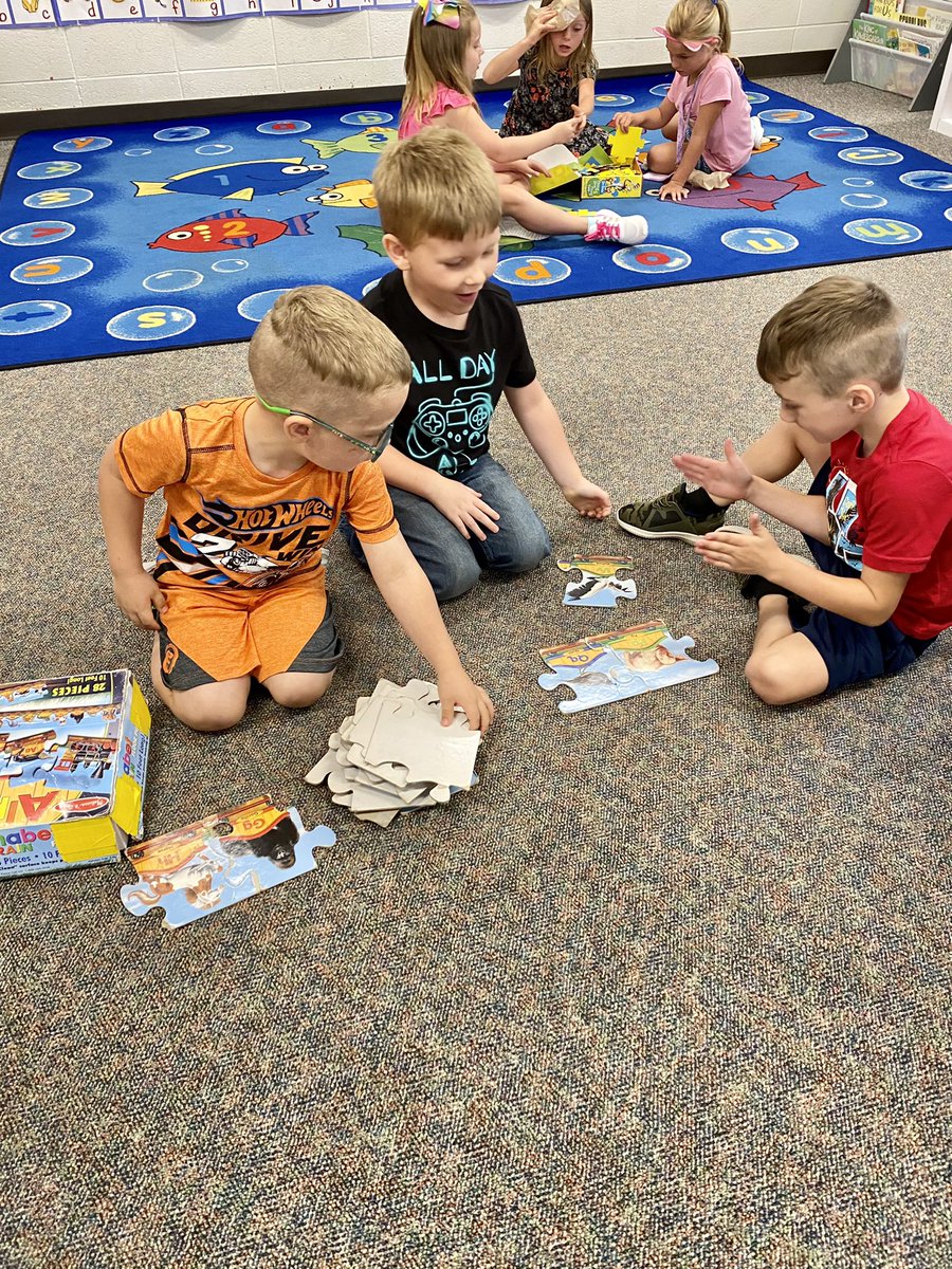 amangeskteach's tweet photo. We are off to a great start in Kindergarten!!😍🖍📚✏️#PantherPride https://t.co/9aNVVIX4MA