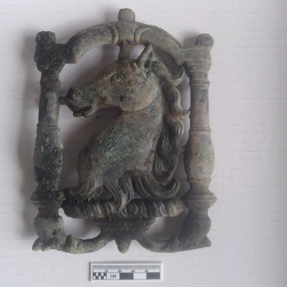 fairfieldfound's tweet photo. #fiveoclockfinds #fairfieldfridays Has anyone seen something like this Copper-alloy object before? We’re thinking horse related, which we know seems pretty obvious. The reverse appears to have attachments like upholstery tacks (but bigger). https://t.co/xkXthRKYWh