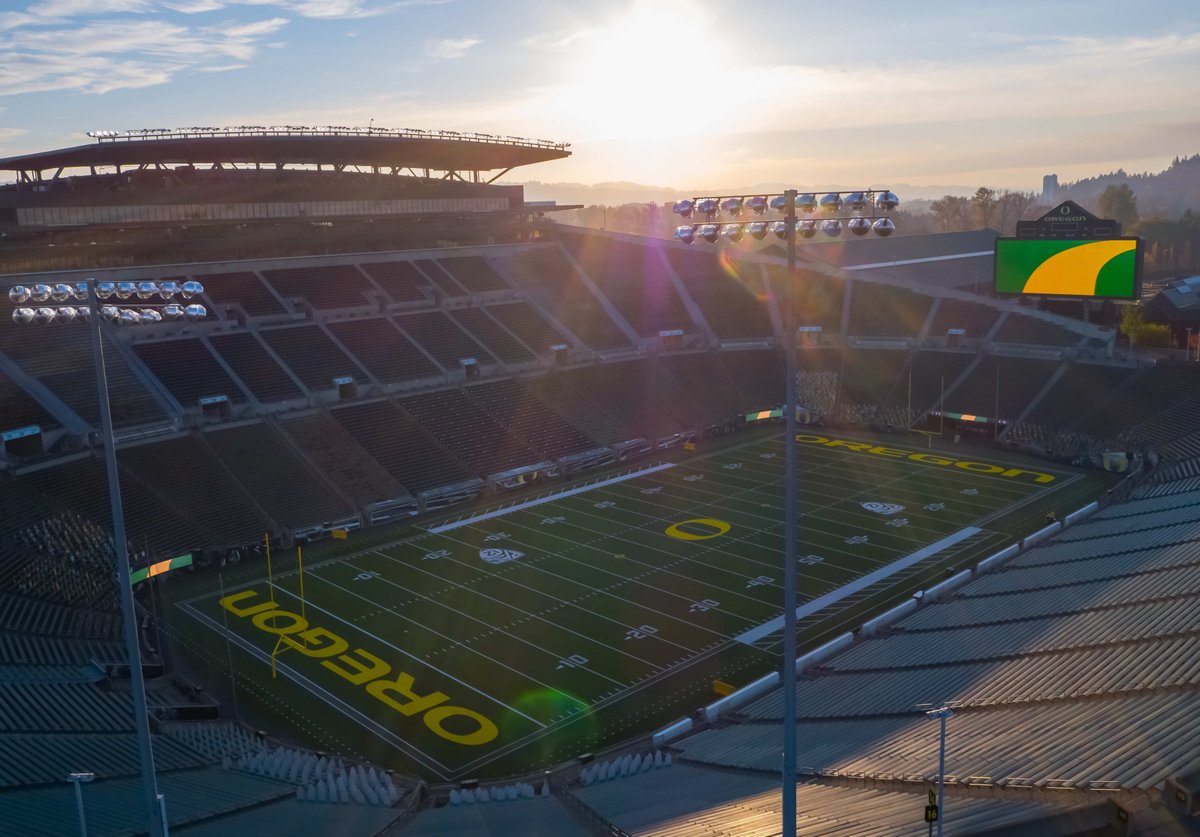 uoregon's tweet image. The UO will require people aged 12 and older to show proof of vaccination or a recent negative COVID test in order to attend university events and activities, including sporting events, as of Monday, Aug. 23. 1/3