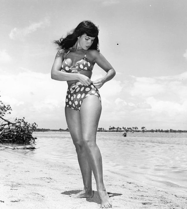 Suiting up for a fun sunny weekend! 👙💦 Happy Friday, Bettie babes and beaus! 💕 

~Phot by Bunny Yeager