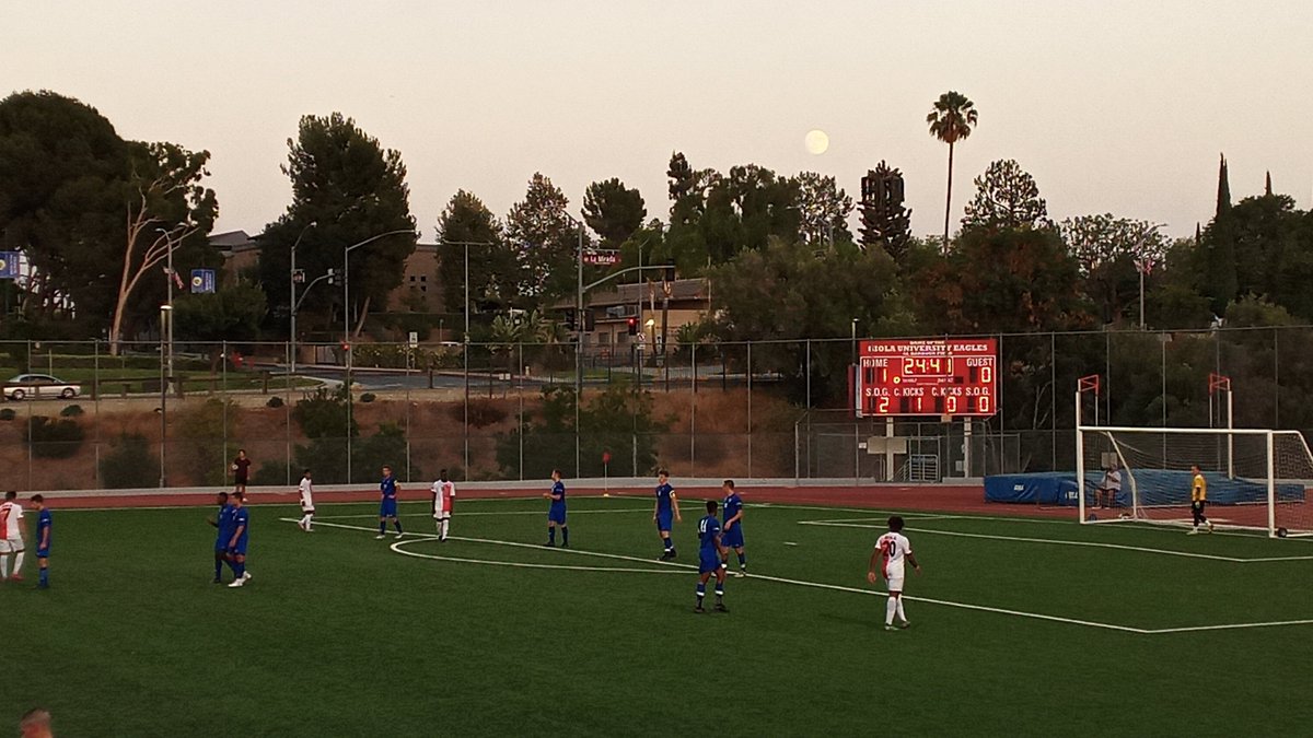 AtAdamSnell's tweet photo. #moonrise over #biolaSoccer

@biolaAthletics https://t.co/OrC0LGMp1F