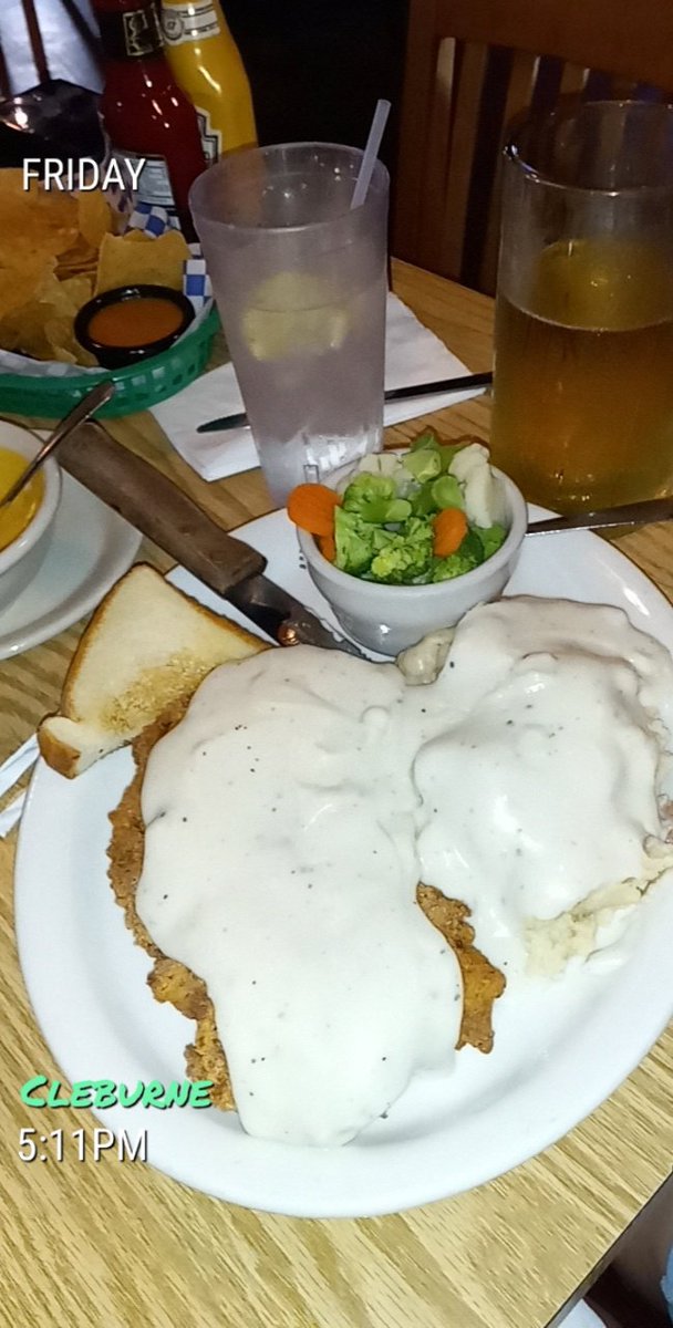 moonlitefire's tweet photo. Wayyy to much good food and beer #HalfForLater #BeerIsCold https://t.co/l2QZYaXUug