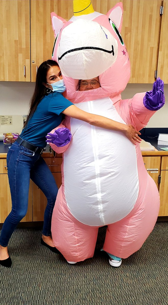 GarciaIISDBus's tweet image. When the principal is just as excited about unicorns as our Cougars!  !Cuando la directora esta igual de emocionada que nuestros Cougars a mirar un unicornio!!@IrvingISD #WeRiseIrvingISD