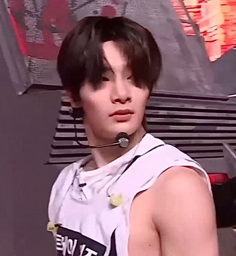 jeongin feed tweet media