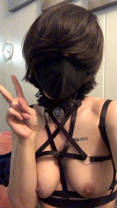 In honor of onlyfans ruining their platform here&rsquo;s a silly tit pic https://t.co/qRi46ODxxF