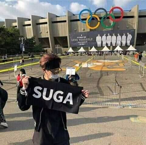 Threader_twts's tweet photo. __If u can't marry BTS, marry this fanboy.
#BTS
#BTSFanboy https://t.co/cNOYI3dbiJ