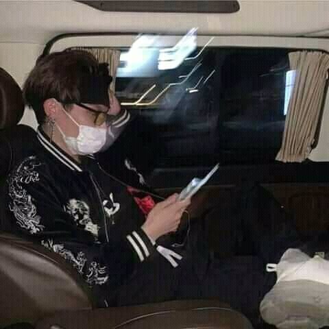 Threader_twts's tweet photo. __If u can't marry BTS, marry this fanboy.
#BTS
#BTSFanboy https://t.co/cNOYI3dbiJ