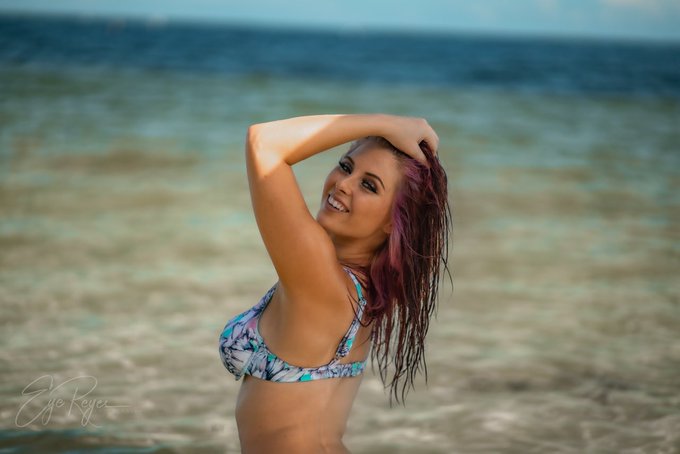 Join me now live on twitch! https://t.co/mnMOzCdtKw link in bio!   for the full Photoshoot join my 0F