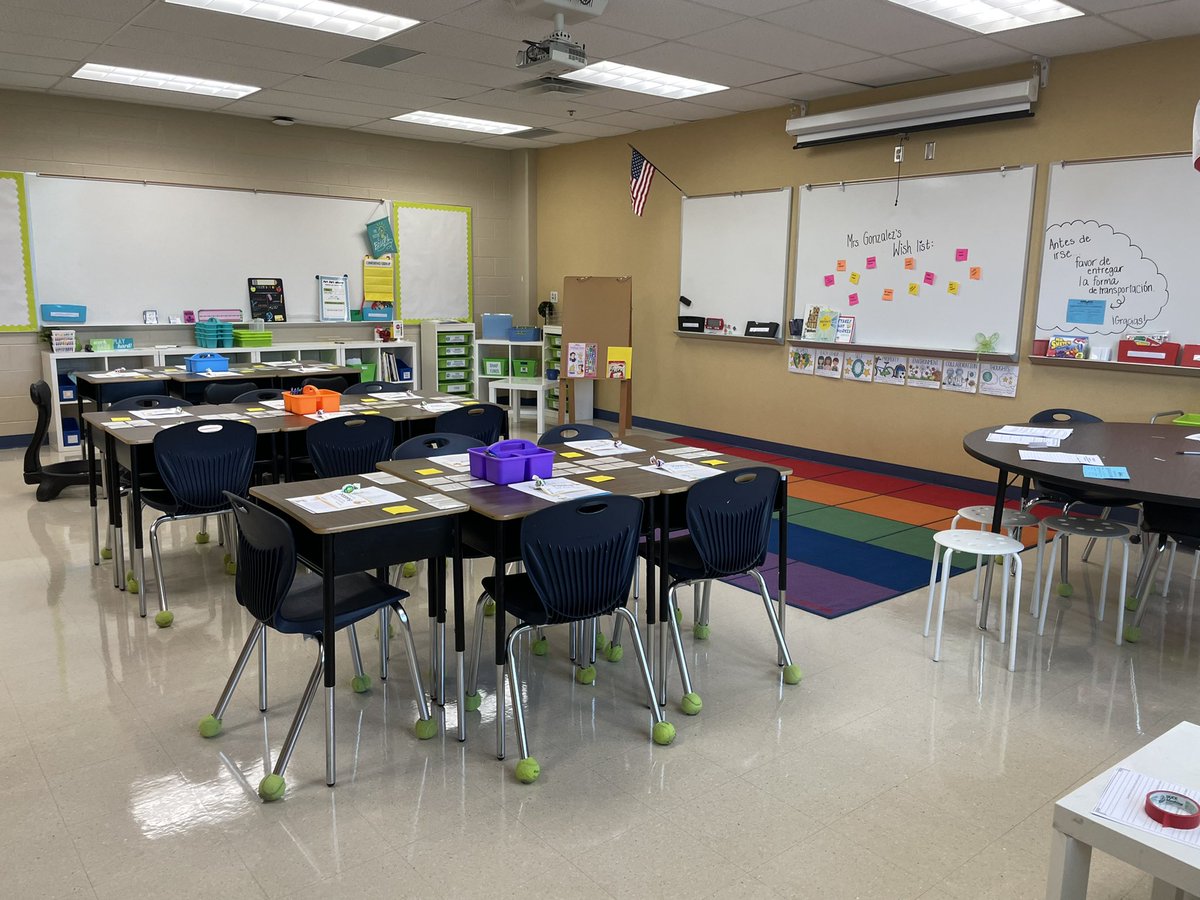 MsAnaGonzalez's tweet photo. Meet the teacher was a success! I was so happy to get to meet all my new bees  🐝 We are going to have an amazing year! 

Swipe to see my cutest helper 😍

#TogetherWeSwarm #dreamteam @NISDEllison #NISDReunited https://t.co/dIjaQWd3Cb