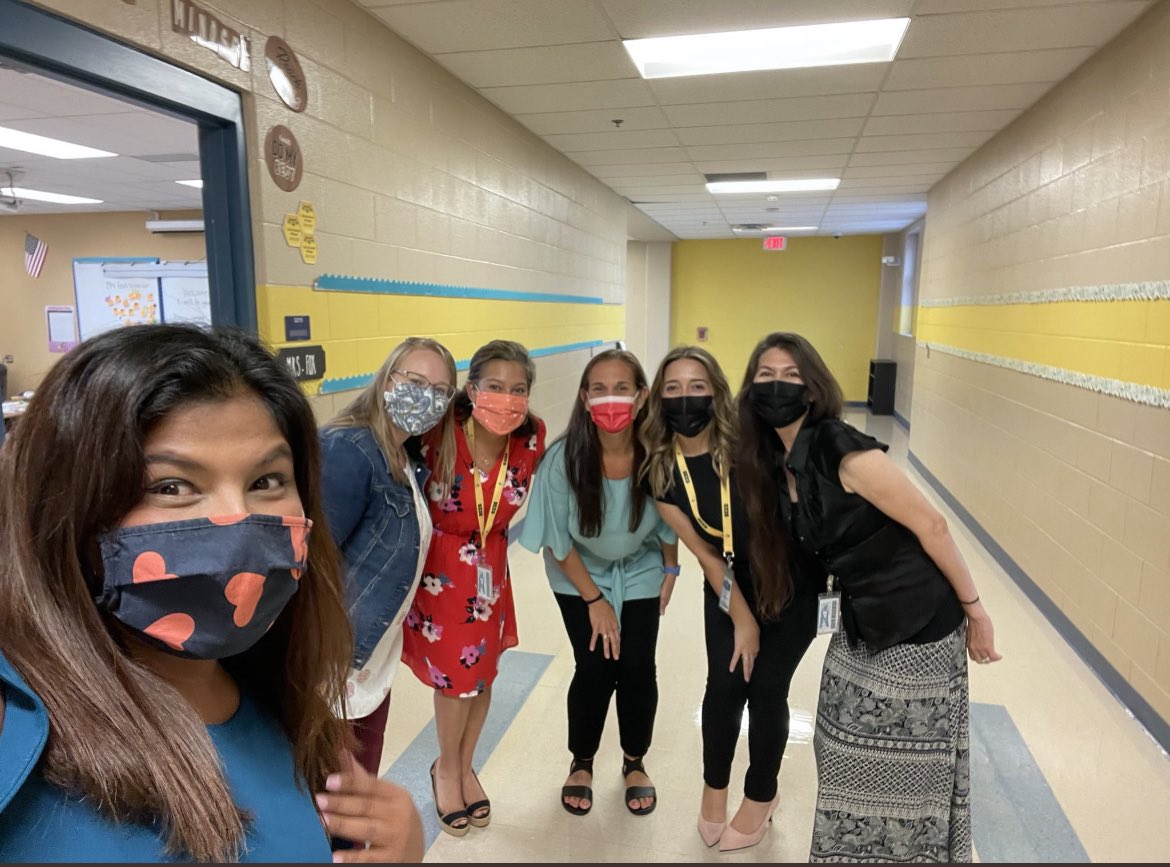 MsAnaGonzalez's tweet photo. Meet the teacher was a success! I was so happy to get to meet all my new bees  🐝 We are going to have an amazing year! 

Swipe to see my cutest helper 😍

#TogetherWeSwarm #dreamteam @NISDEllison #NISDReunited https://t.co/dIjaQWd3Cb