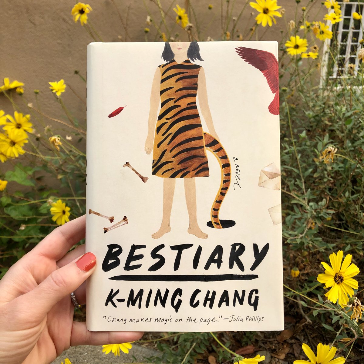 SMCLibraries's tweet photo. 🆓 📚 Join us for an author talk with K-Ming Chang (@k_mingchang) Tuesday, September 7 at 7:00 PM. And don’t forget to pick up a free copy of her debut novel, "Bestiary," available at all our libraries beginning Monday, August 23, while supplies last.
https://t.co/5tyLIaxkuB https://t.co/NNFml0Vqii