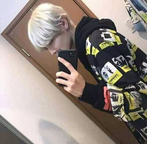 Threader_twts's tweet photo. __If u can't marry BTS, marry this fanboy.
#BTS
#BTSFanboy https://t.co/cNOYI3dbiJ